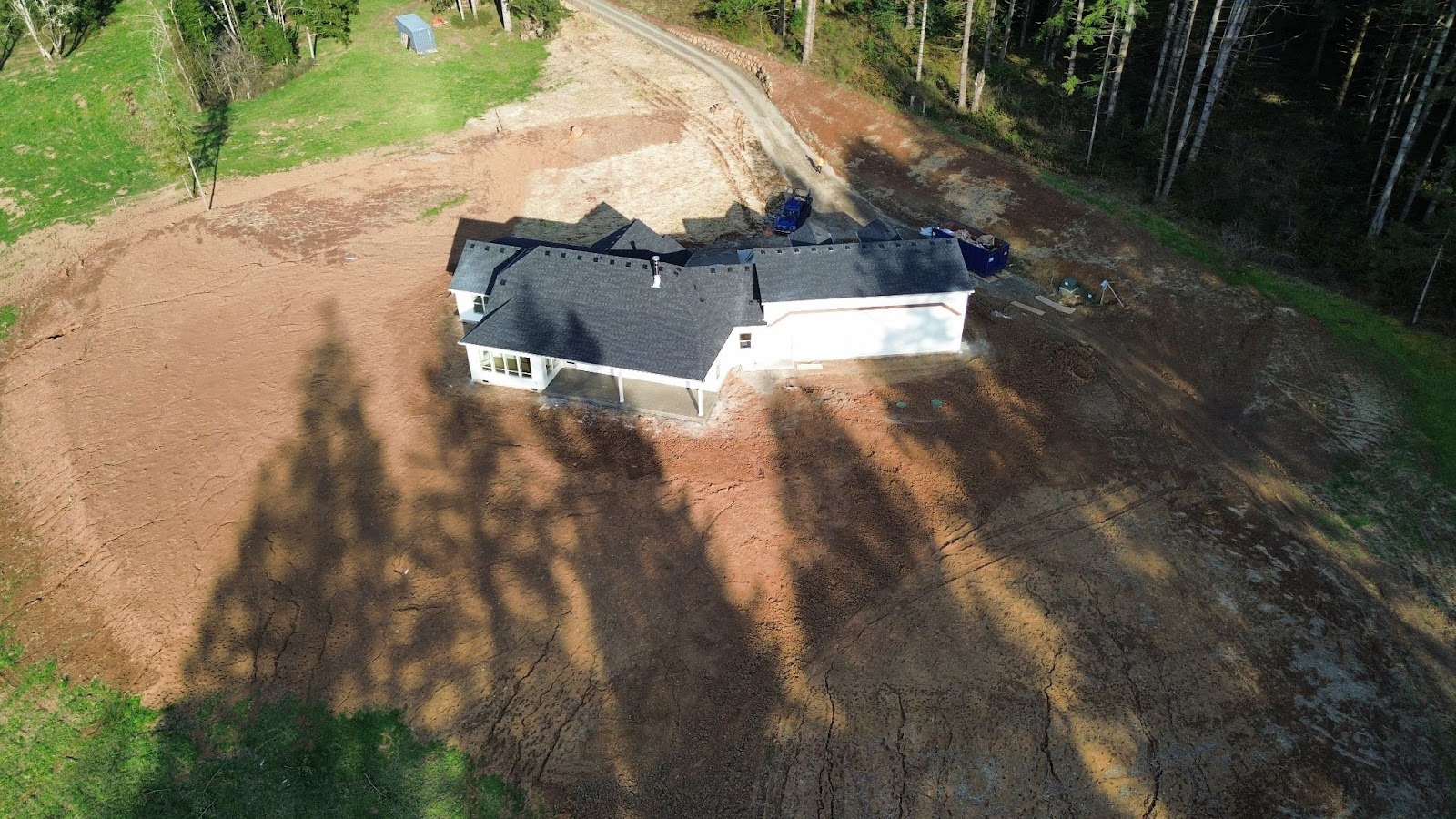 Asphalt roof repair and replacement in Yacolt, WA by Alfred’s Roofing.