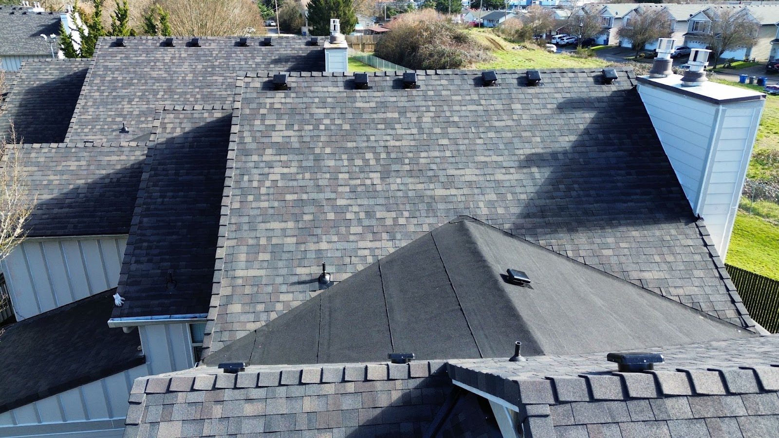 Asphalt roof repair and maintenance services in Ridgefield, WA by Alfred’s Roofing.