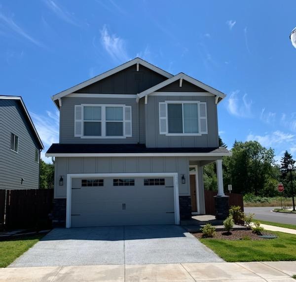 Two-story Battle Ground, WA home with a new architectural shingle roof installed by Alfred's Roofing.